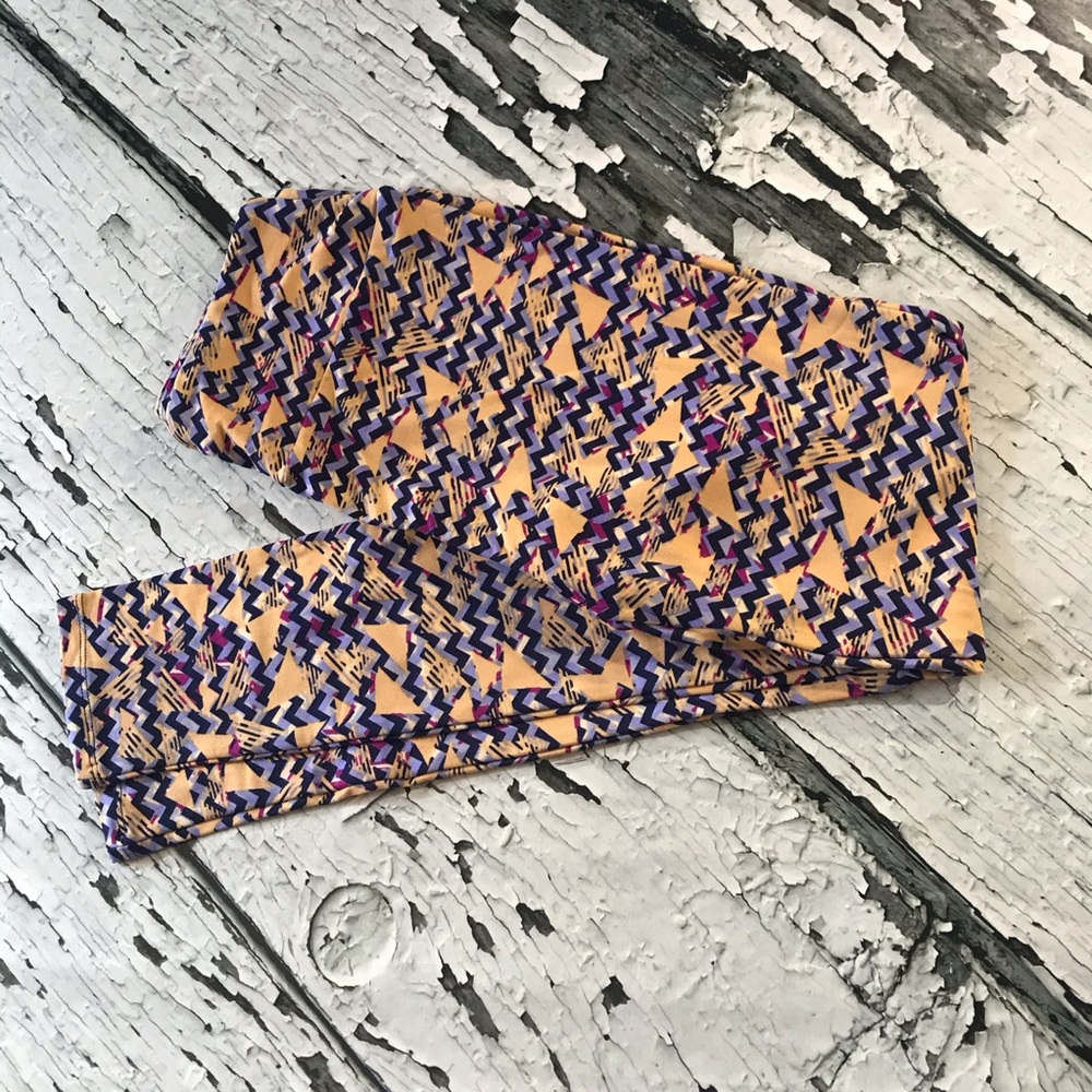 LuLaRoe NWOT OS Leggings Triangular chevron print